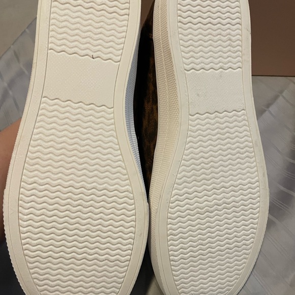 New in box JustFab Leopard Platform Slip-on Sneakers, sz 9 - Picture 3 of 5